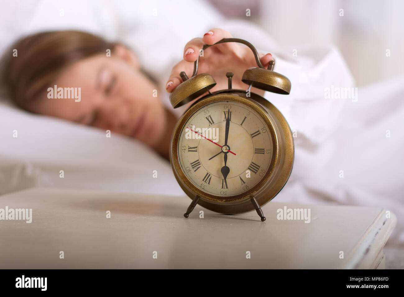 Alarm clock 6 am Banque de photographies et d'images à haute résolution -  Alamy
