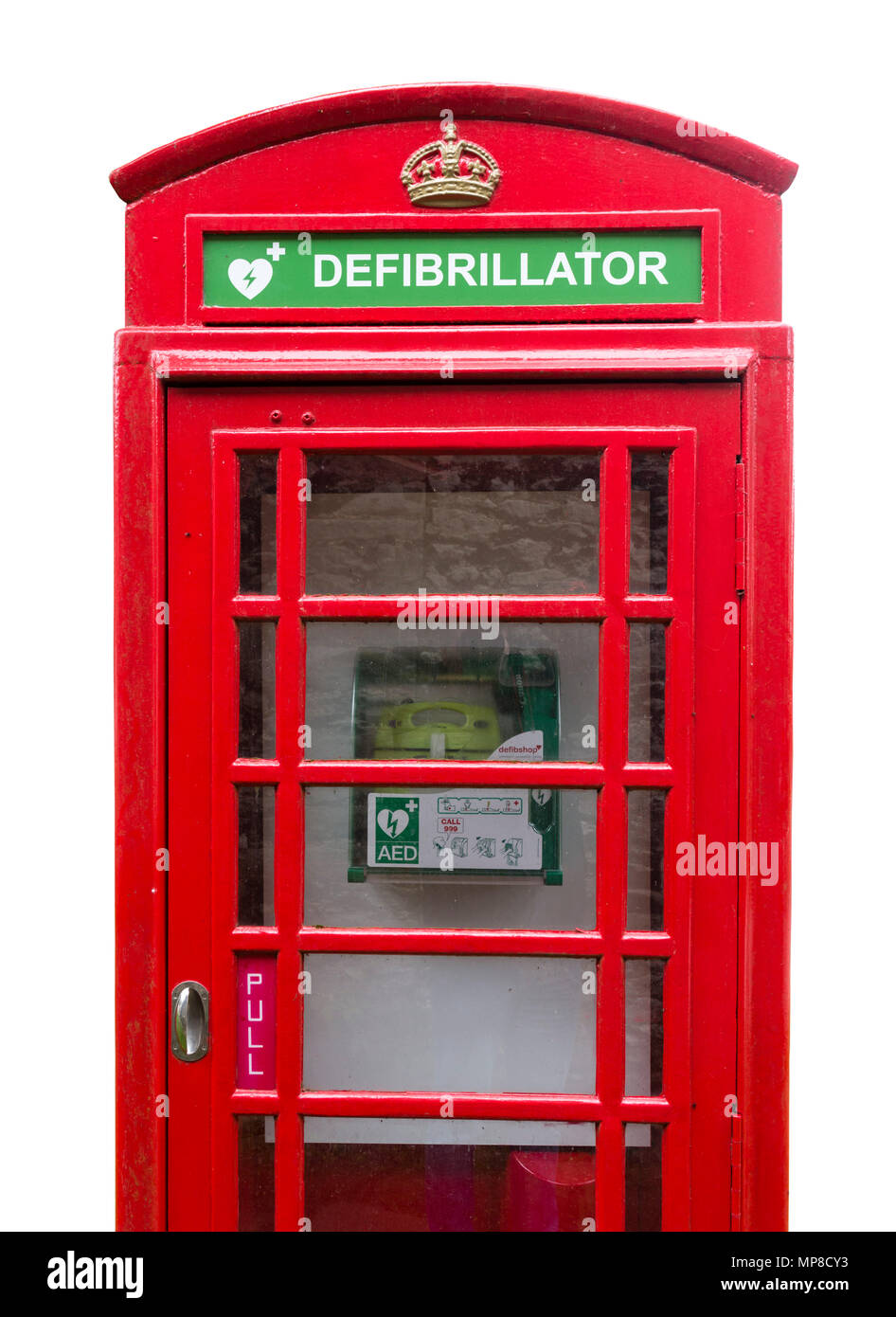 Défibrillateur. Une vieille cabine téléphonique rouge utilisé pour loger une defribillator, Sheldon, Derbyshire, Angleterre, RU Banque D'Images