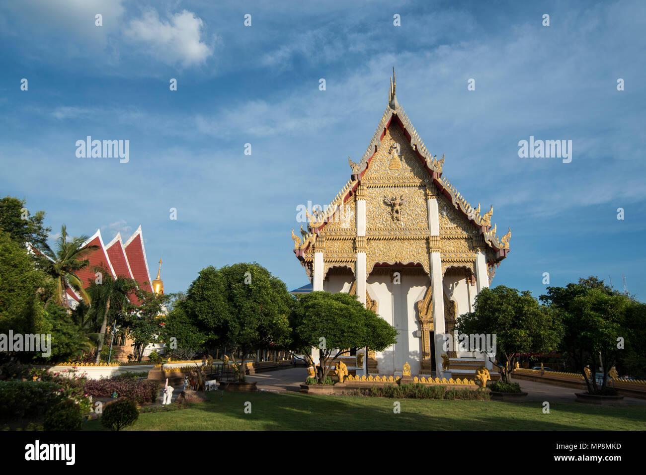 Le wat Burapharam dans la ville de Surin en Isan dans le nord-est de la Thaïlande. La Thaïlande, Isan, Surin, Novembre, 2017 Banque D'Images