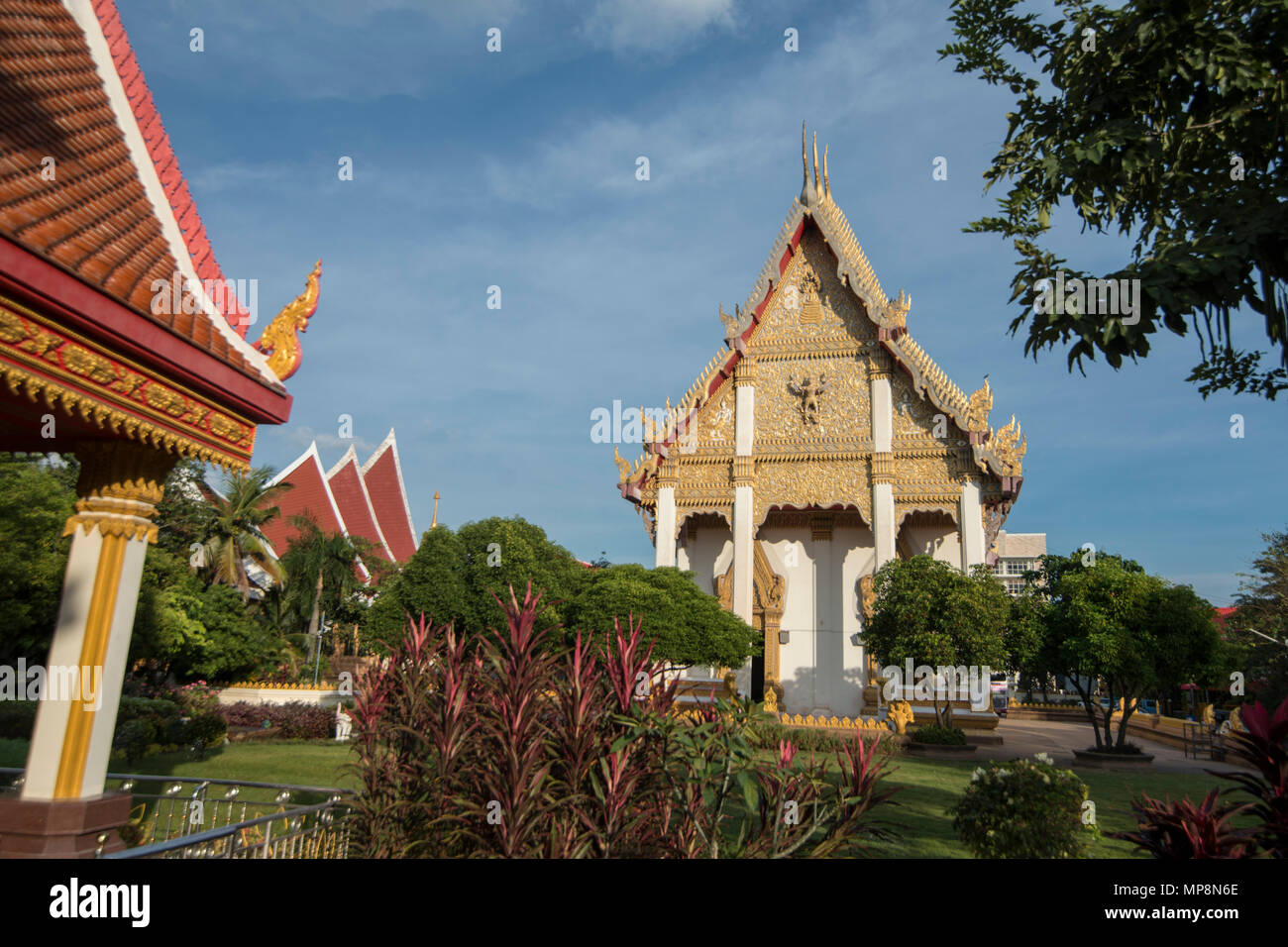 Le wat Burapharam dans la ville de Surin en Isan dans le nord-est de la Thaïlande. La Thaïlande, Isan, Surin, Novembre, 2017 Banque D'Images