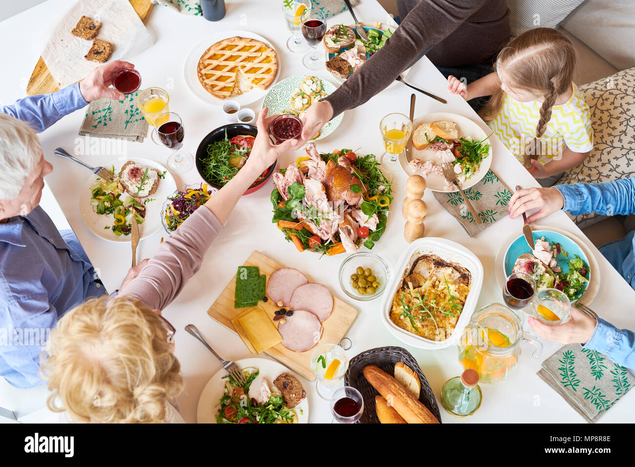 Voir ci-dessus de dîner en famille Banque D'Images