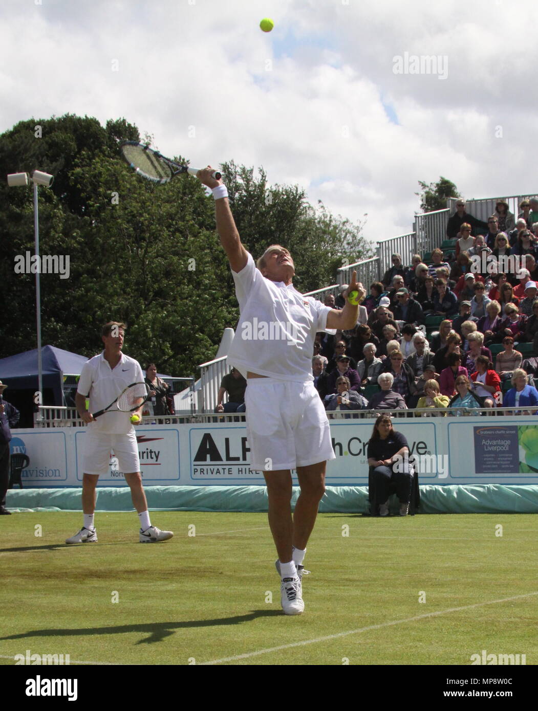 Peter-Fleming et Peter Mcnamara jouer au tournoi de tennis de Liverpool Fairbrother/AlamyPeter crédit Ian Fleming Banque D'Images