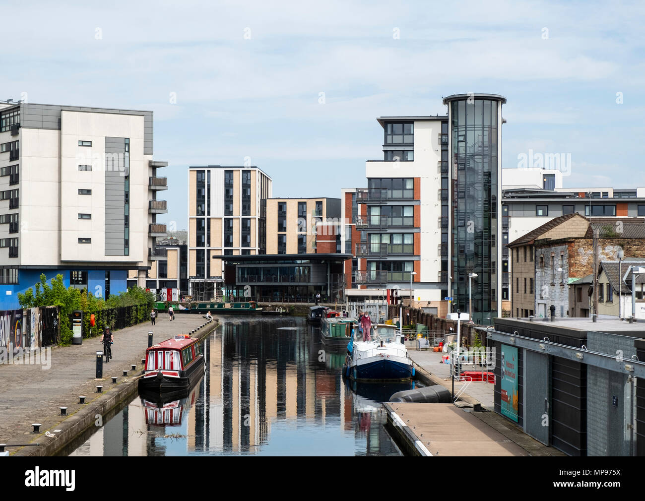 Voir l'Union de canal à Lochrin Basin avec nouveaux immeubles modernes à Fountainbridge à Édimbourg, Écosse, Royaume-Uni, UK Banque D'Images