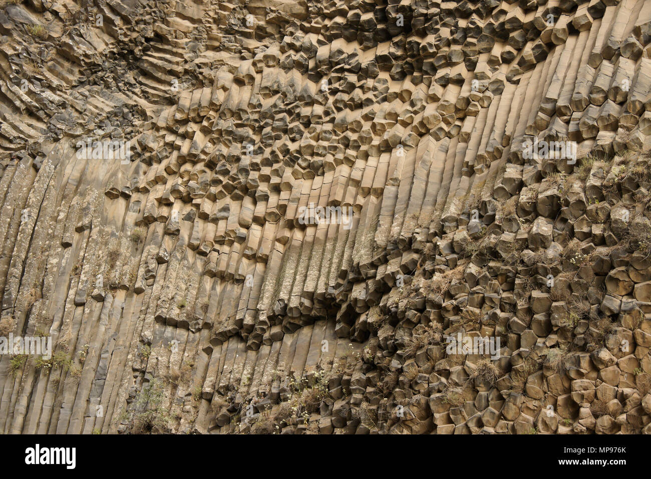 Formation géologique de colonnes de basalte octogonale à Garni Gorge appelée la Symphonie de pierres, Garni, Arménie Banque D'Images