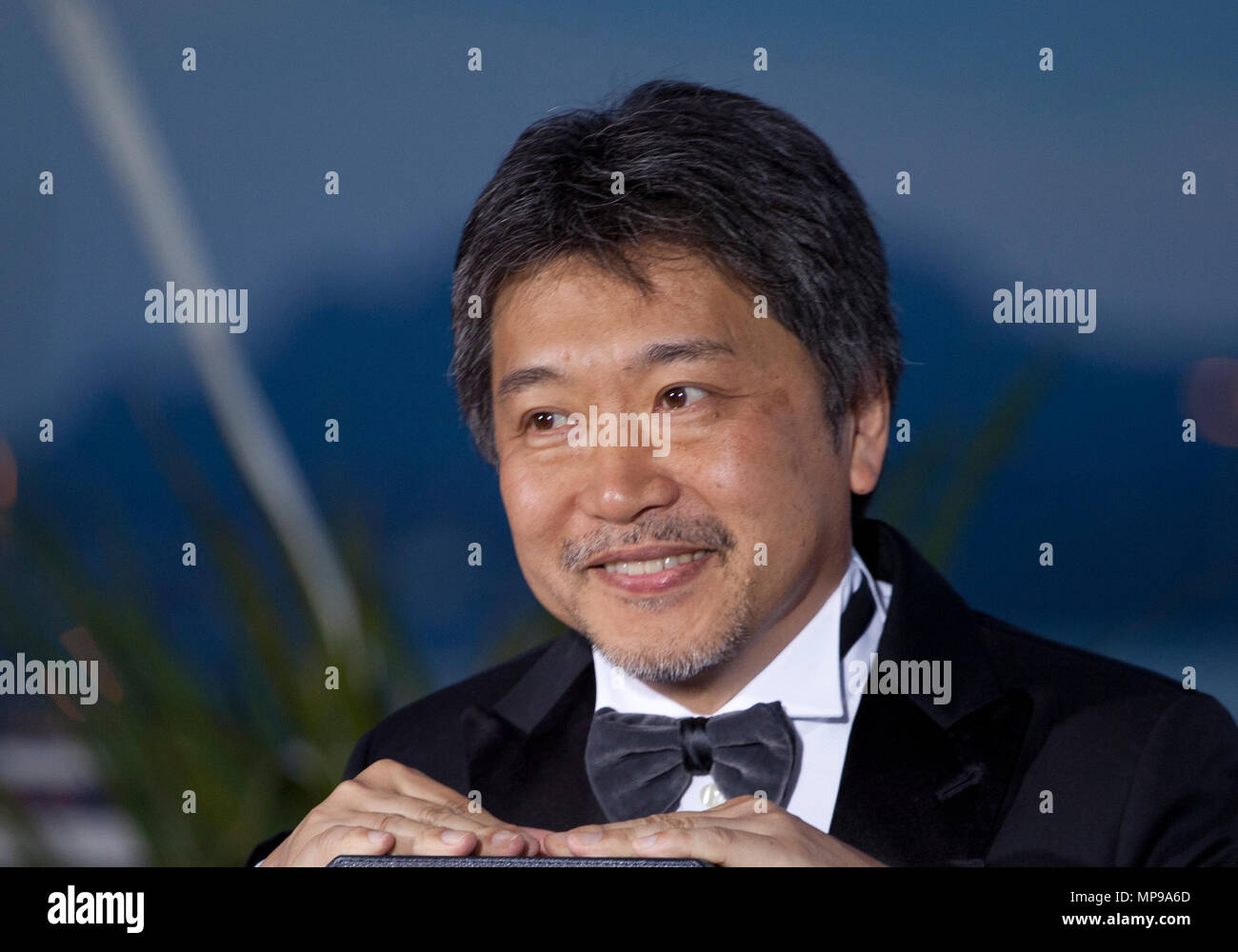 Réalisateur Hirokazu Kore-Eda, lauréat de la Palme d'Or pour le film à l'étalage (Kazoku) Manbiki à la photo des lauréats du Prix d'appel à la 71e Cannes Fil Banque D'Images