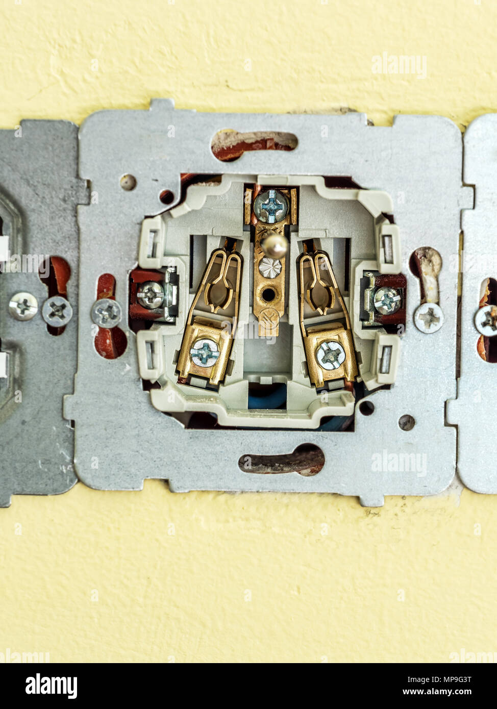 Libre de prise murale avec mise à la terre broche sans capot de protection Banque D'Images