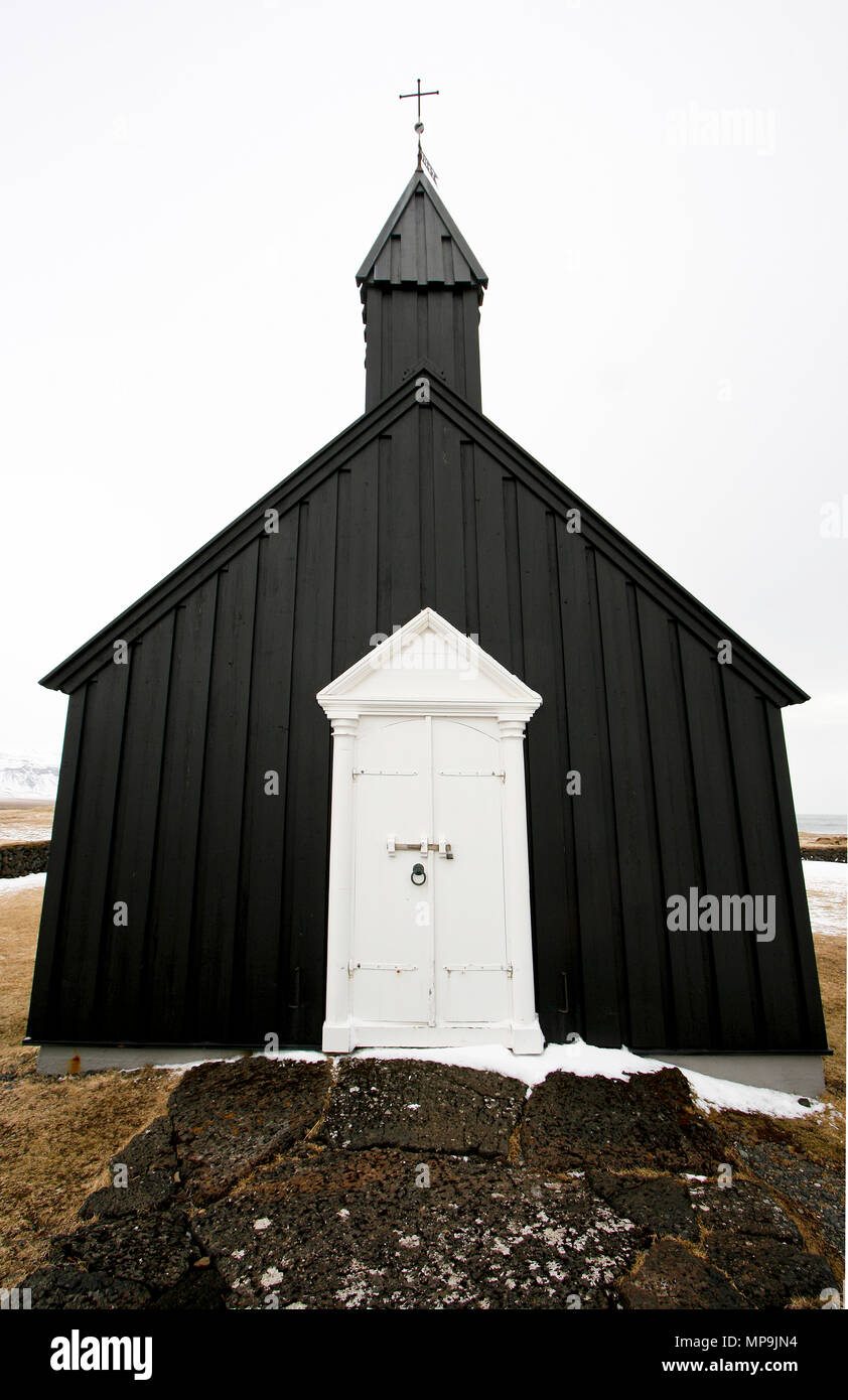 Gate et église en bois noir de Budir dans ‪Iceland Banque D'Images