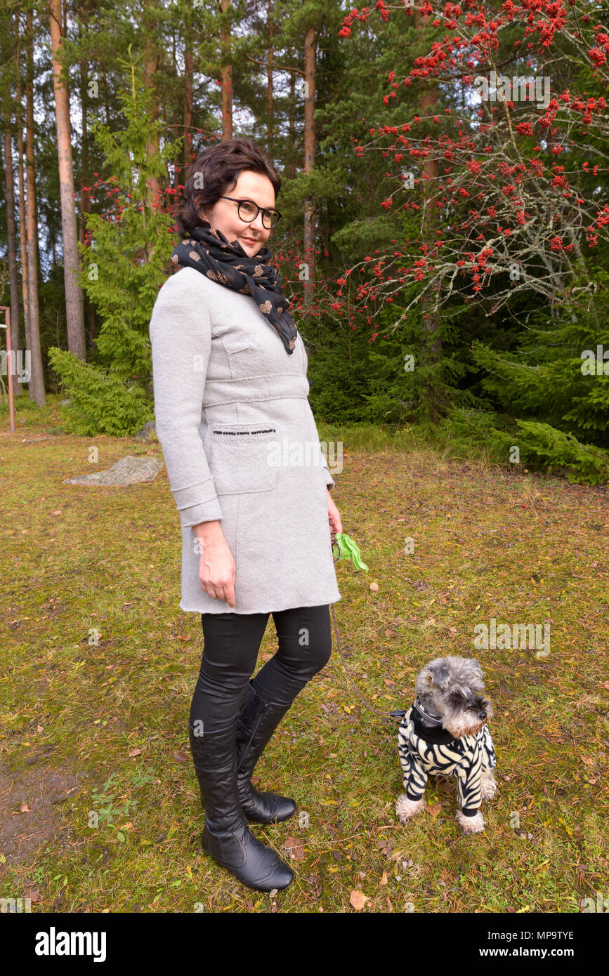 Belle femme mature s'évader avec la nature Banque D'Images