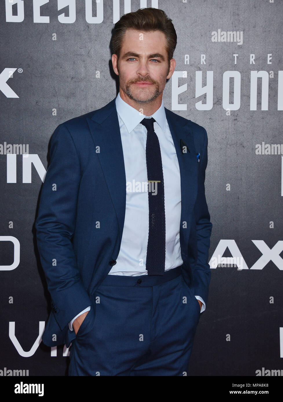 Chris Pine 181 arrivant à la Star Trek au-delà de la première à l'Embarcadero à San Diego Convention Comicon ( ), le 20 juillet 2016.Chris Pine 181 ------------- Red Carpet Event, Vertical, USA, Cinéma, Célébrités, photographie, Bestof, Arts, Culture et divertissement, Célébrités Topix fashion / Vertical, Best of, événement dans la vie d'Hollywood, Californie - Tapis rouge et en backstage, USA, Cinéma, Célébrités, cinéma, télévision, Célébrités célébrités musique, photographie, Arts et culture, Bestof, divertissement, Topix trois quarts, vertical, une personne, à partir de l'an , 2016, enquête Banque D'Images