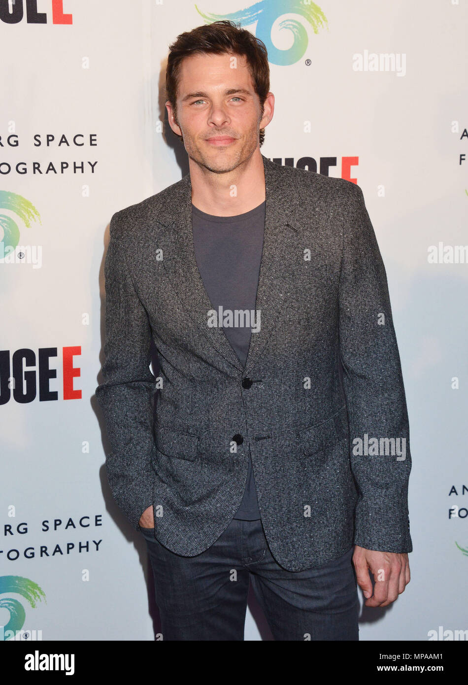 James Marsden 080 à l'ouverture de l'exposition sur les réfugiés, Annenberg Space for Photography le 21 avril 2016 à Century City, CAJames 080 Marsden ------------- Red Carpet Event, Vertical, USA, Cinéma, Célébrités, photographie, Bestof, Arts, Culture et divertissement, Célébrités Topix fashion / Vertical, Best of, événement dans la vie d'Hollywood, Californie - Tapis rouge et en backstage, USA, Cinéma, Célébrités, cinéma, télévision, Célébrités célébrités musique, photographie, Arts et culture, Bestof, divertissement, Topix trois quarts, vertical, une personne, à partir de l'an , 2016, enquête Banque D'Images