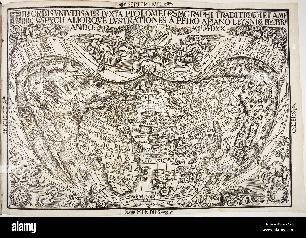 1255 Windbläsern mit Weltkarte Banque D'Images