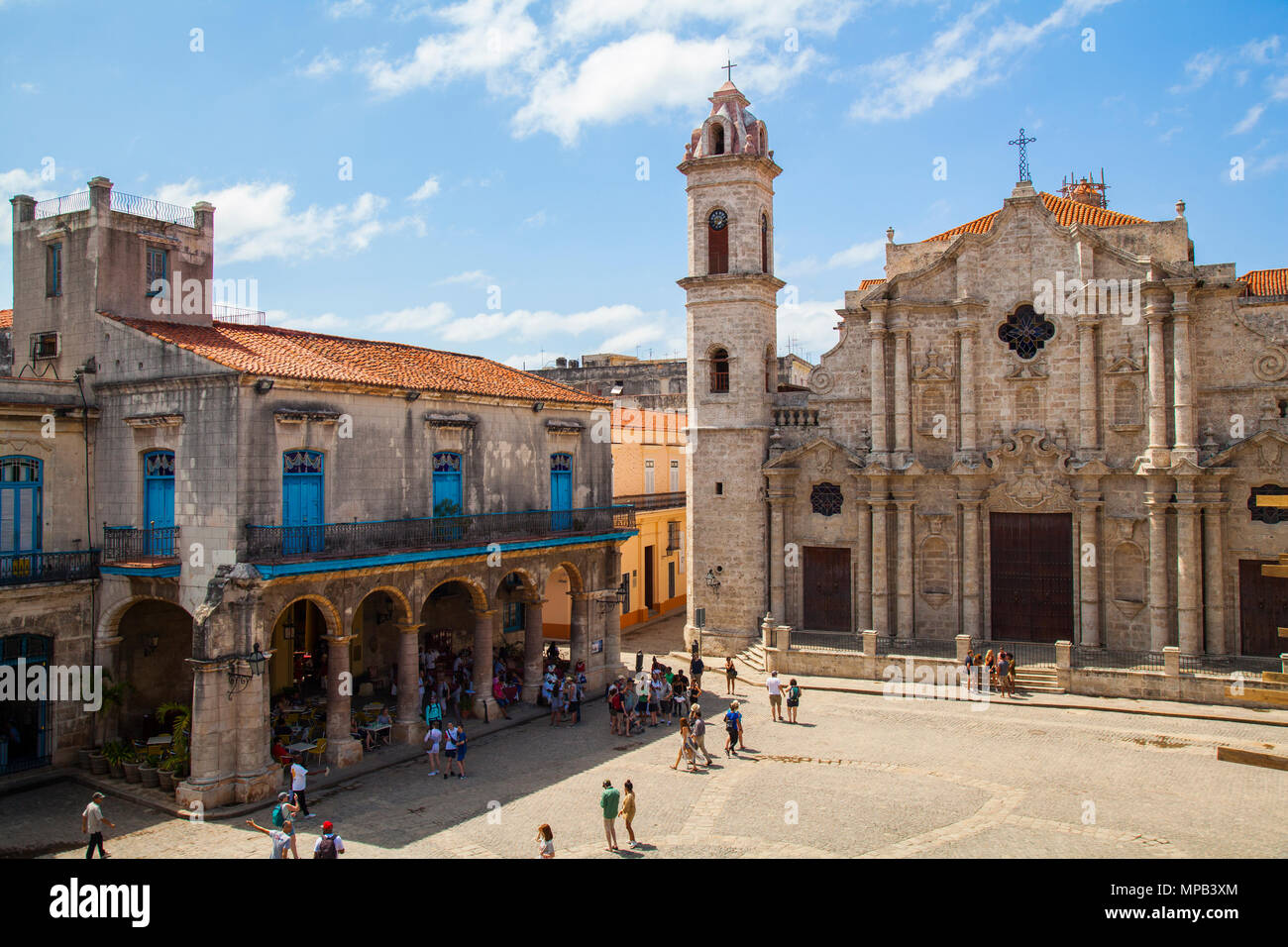 Cuba, Ciudad de la Habana Province, La Havane La Habana Vieja, quartier classé au patrimoine mondial, la place de la cathédrale et Catedral de la Virgen Maria de Banque D'Images