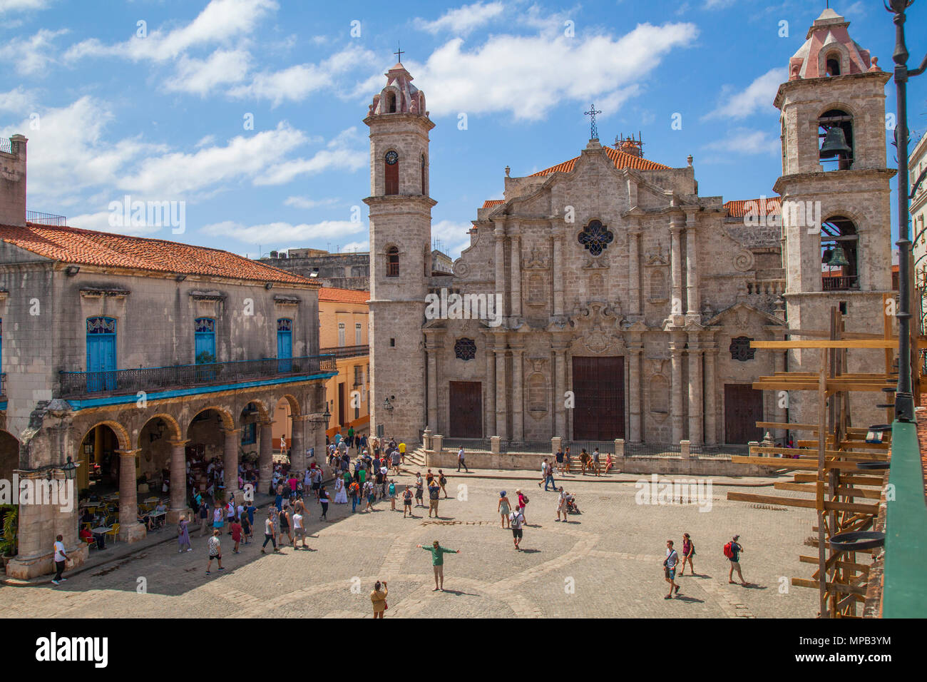 Cuba, Ciudad de la Habana Province, La Havane La Habana Vieja, quartier classé au patrimoine mondial, la place de la cathédrale et Catedral de la Virgen Maria de Banque D'Images