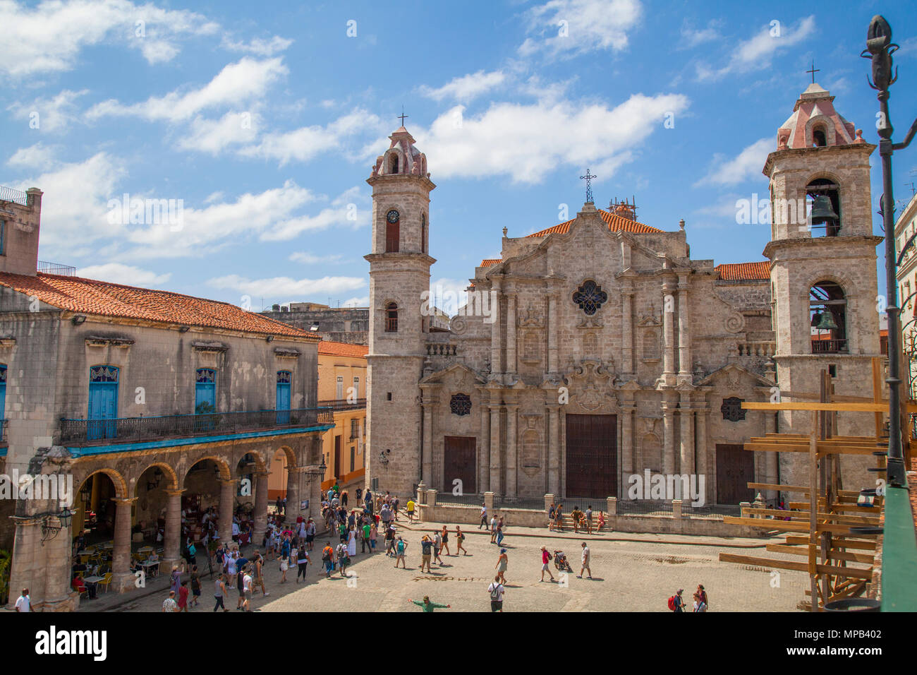 Cuba, Ciudad de la Habana Province, La Havane La Habana Vieja, quartier classé au patrimoine mondial, la place de la cathédrale et Catedral de la Virgen Maria de Banque D'Images