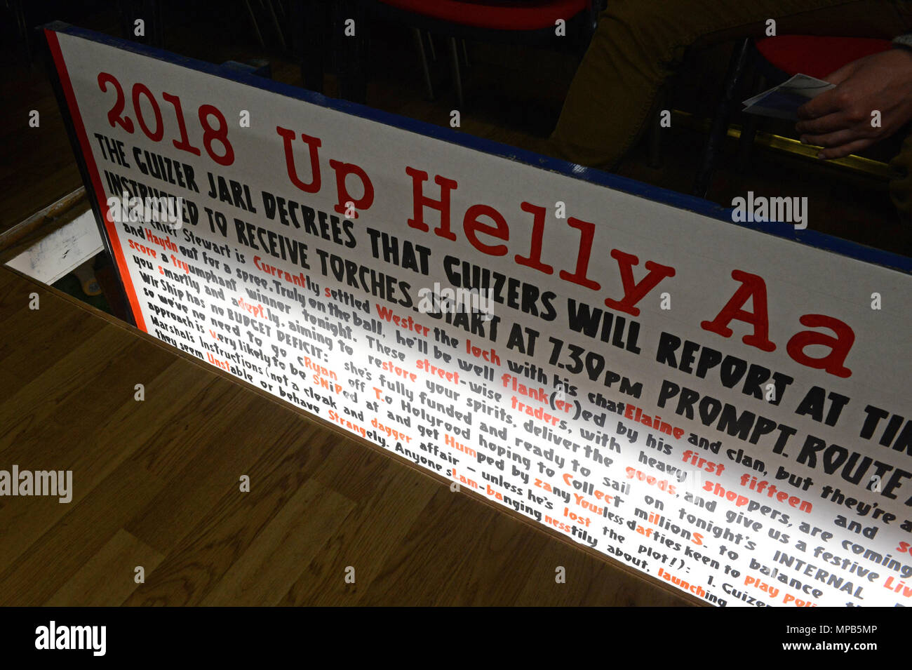 La main écrit de la loi et de la proclamation qui est érigé à la croix du marché le jour de l'Aa à Lerwick Helly Shetland étant signer written Banque D'Images