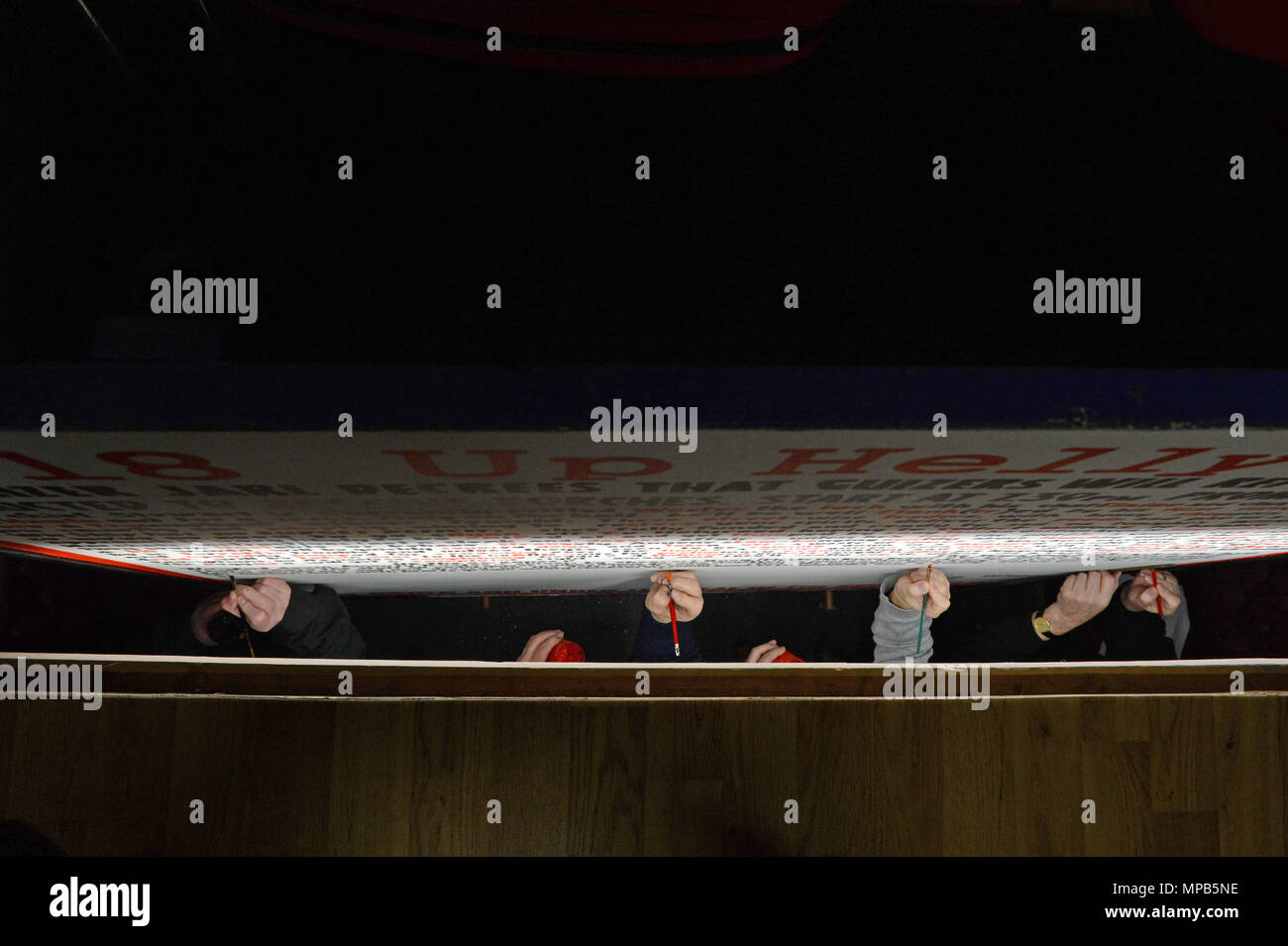 La main écrit de la loi et de la proclamation qui est érigé à la croix du marché le jour de l'Aa à Lerwick Helly Shetland étant signer written Banque D'Images