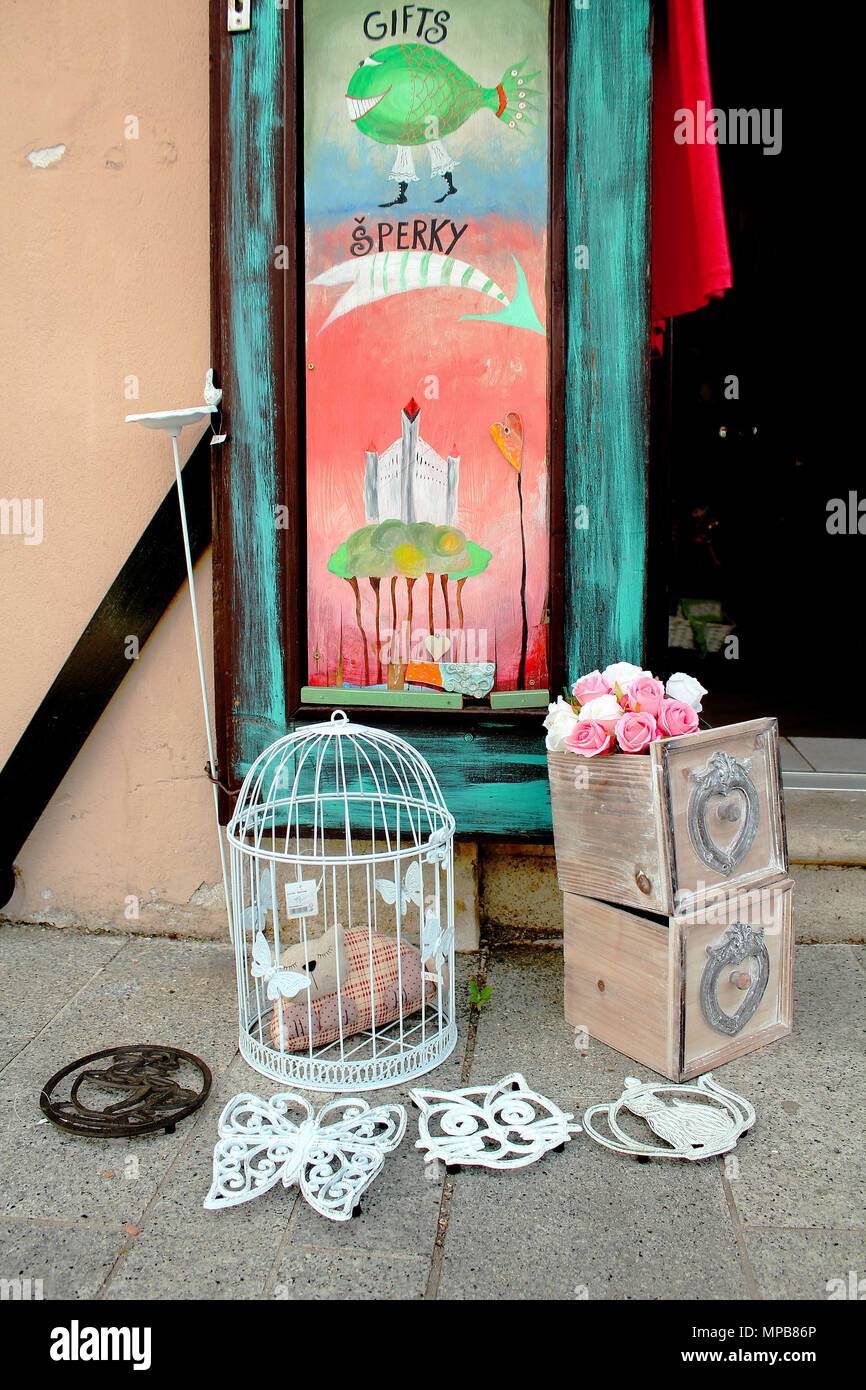 La Décoration Still Life Faite De Cage à Oiseaux Vintage