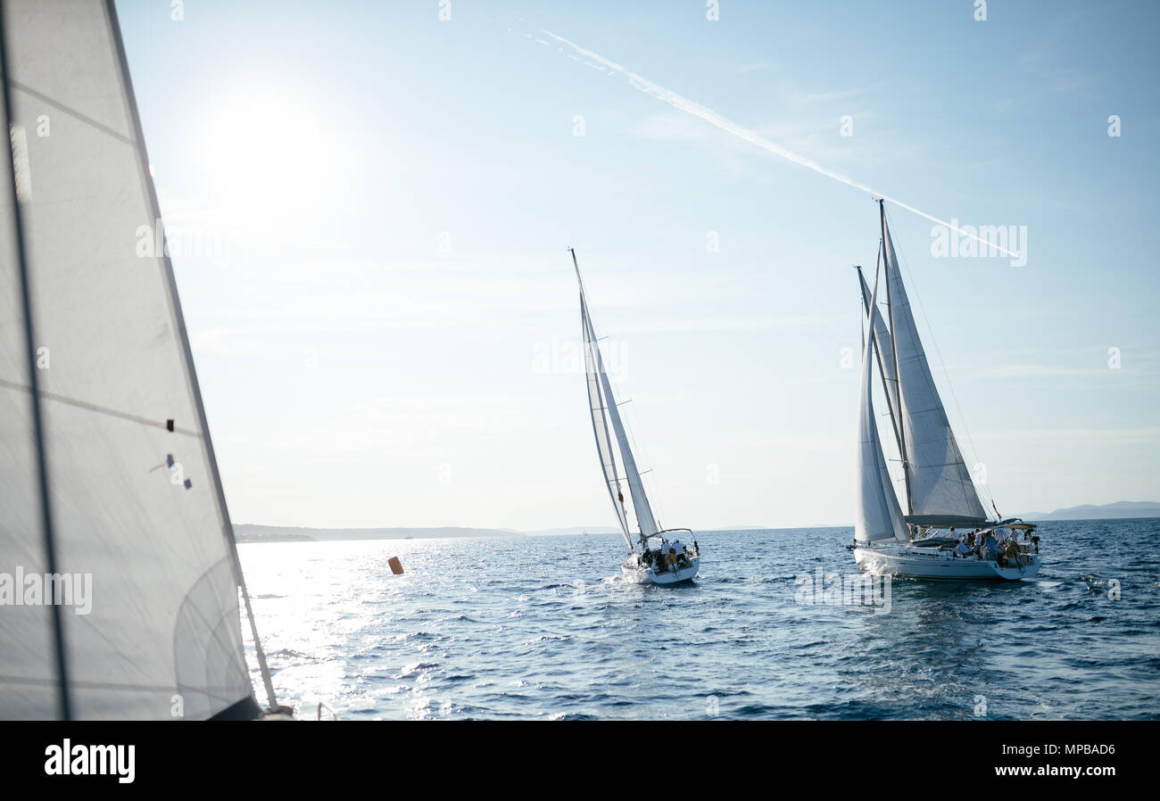 Portrait d'un voilier sur la mer ouverte Banque D'Images