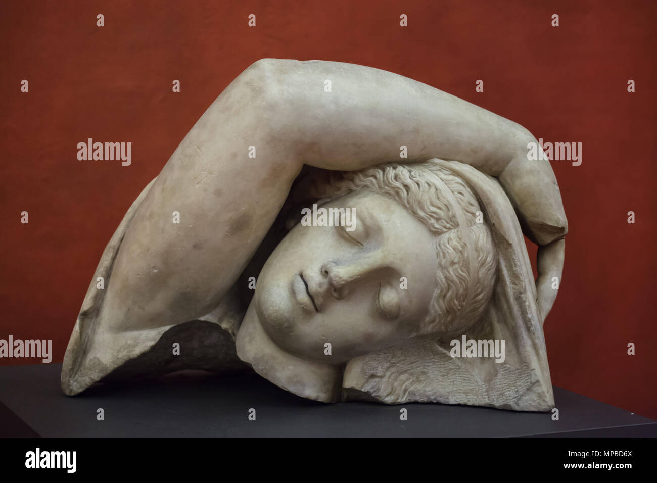 Chef d'Ariane endormie sculptée dans le 16e siècle pour achever la statue de l'Ariadne florentin sur l'affichage dans la galerie des Offices (Galleria degli Uffizi), à Florence, Toscane, Italie. Banque D'Images