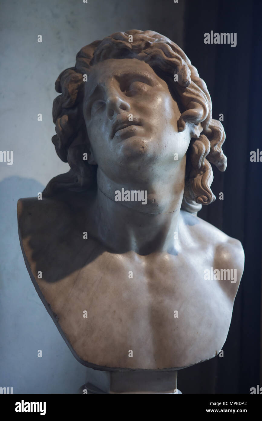 Buste du géant également connu sous le nom de la mort d'Alexandre. Copie en marbre romain après un original grec de la période hellénistique sur l'affichage dans la galerie des Offices (Galleria degli Uffizi), à Florence, Toscane, Italie. Banque D'Images