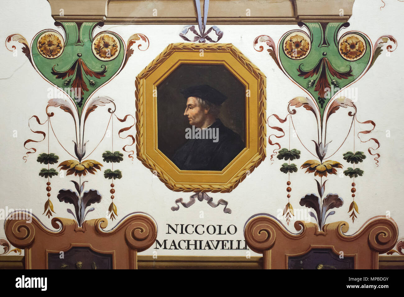 Homme politique et humaniste de la Renaissance italien Niccolò Machiavelli représenté dans la fresque au plafond dans le corridor de Vasari dans la galerie des Offices (Galleria degli Uffizi), à Florence, Toscane, Italie. Banque D'Images