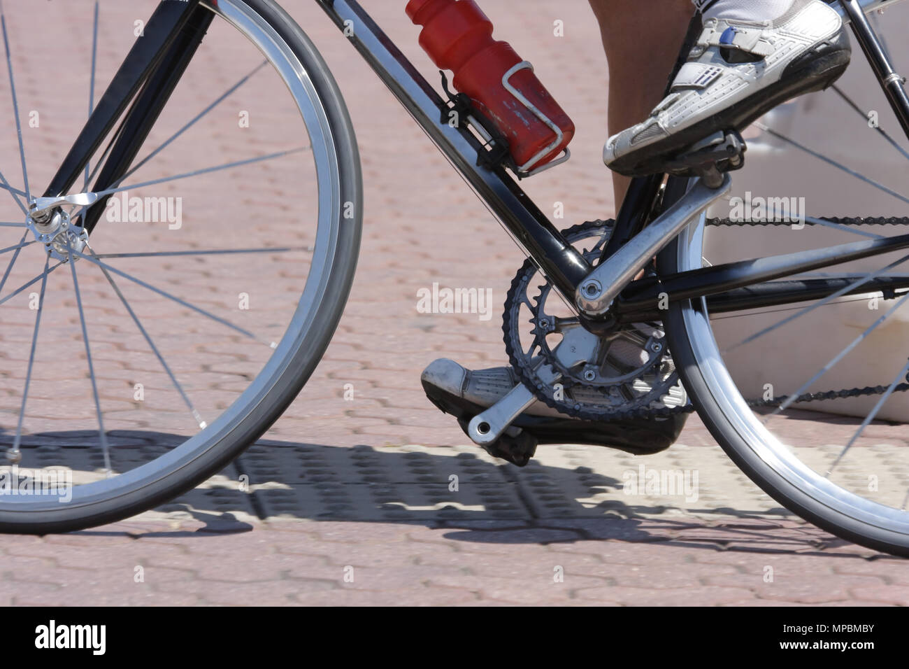 Un vélo de course roues et pédales Banque D'Images