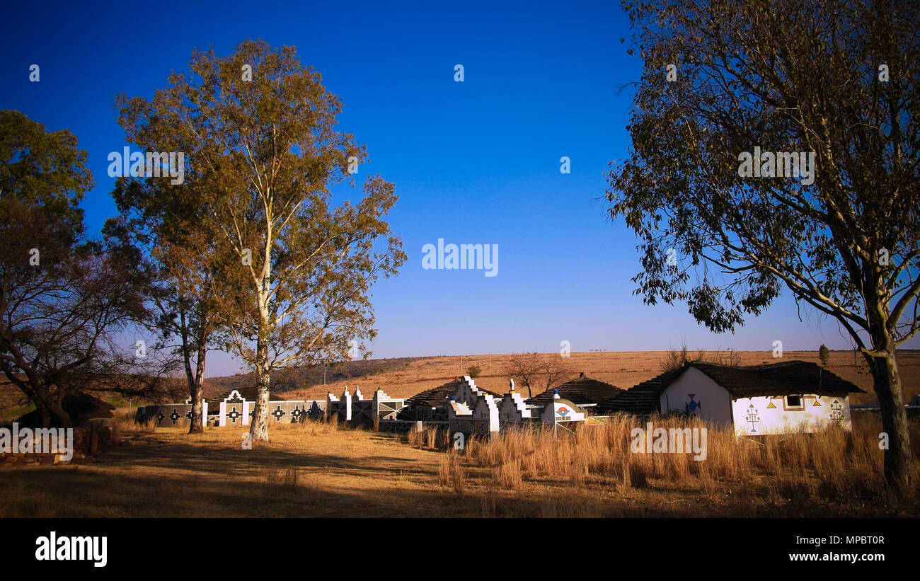 Ndebele traditionnels hut à Botshabelo près de Mpumalanga, Afrique du Sud Banque D'Images