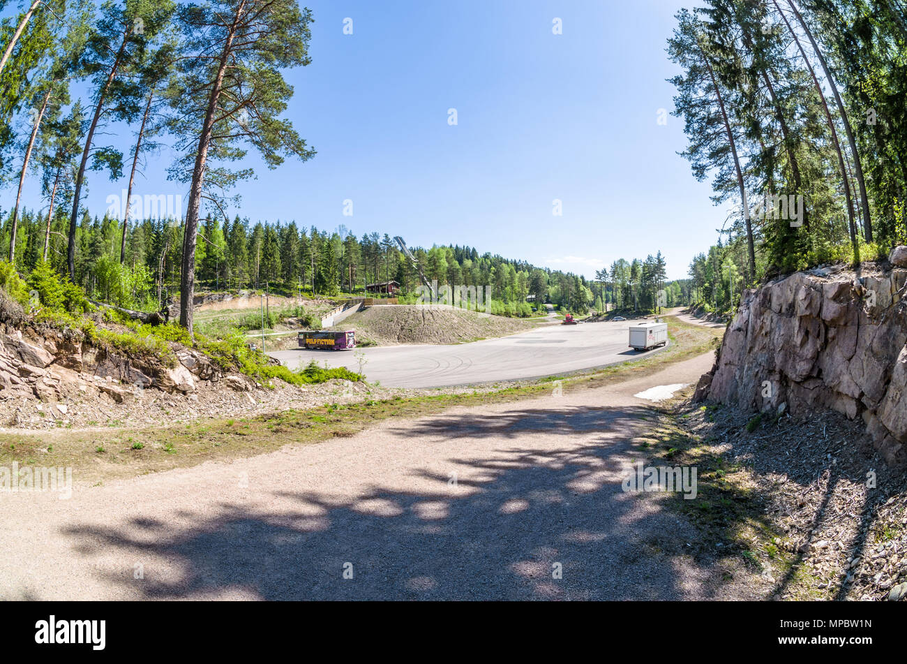 Vue générale du stationnement des Linderudkollen skiarena, Oslo, Norvège. Banque D'Images