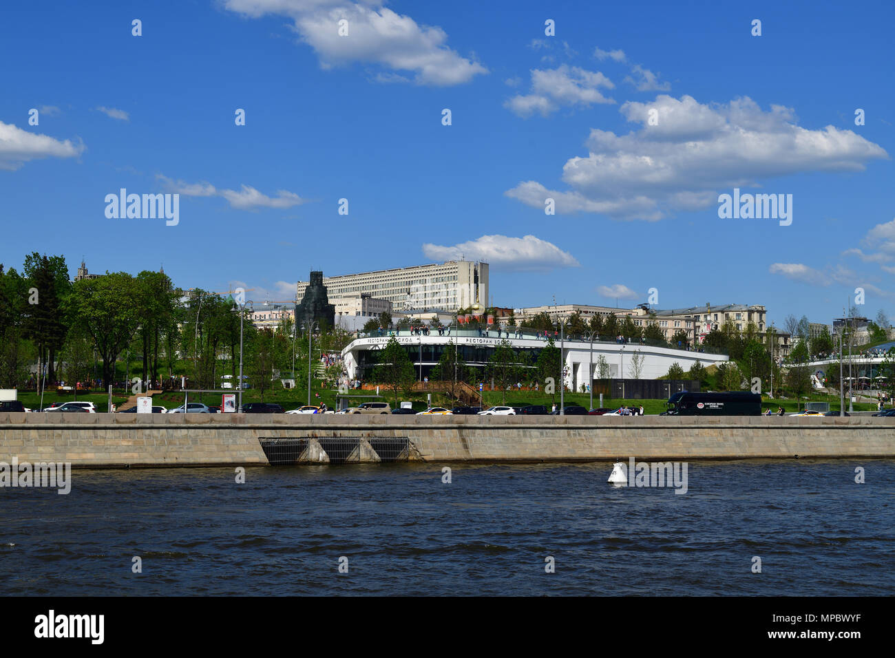 Moscou, Russie - 12 mai. 2018. panorama de l'Embankment Moskvoretskaya et Zaryadye park Banque D'Images