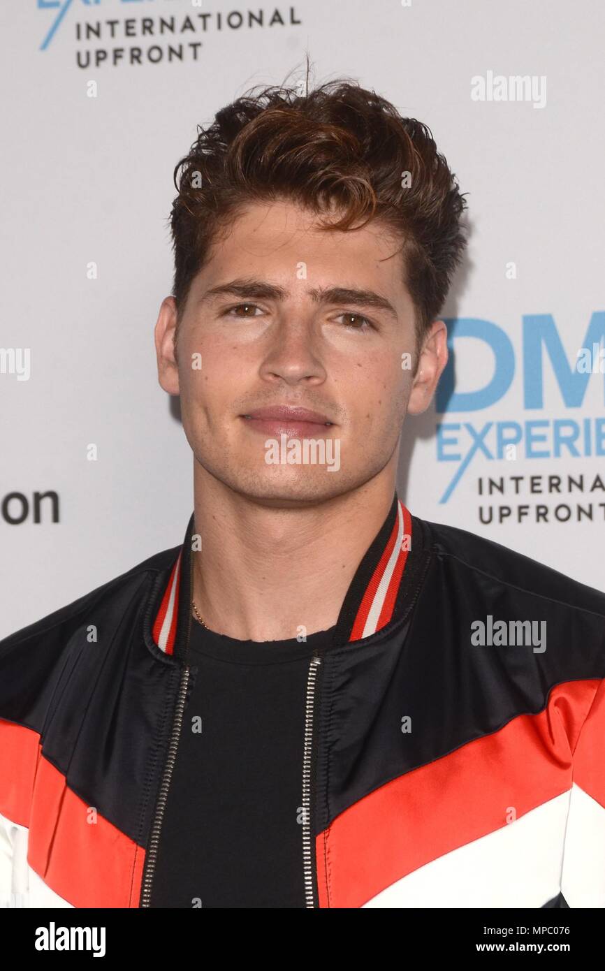 Burbank, CA. 20 mai, 2018. Gregg Sulkin aux arrivées pour Disney ABC Studios et Freeform, Les Upfronts International Walt Disney Studios Burbank, CA, 20 mai 2018. Credit : Priscilla Grant/Everett Collection/Alamy Live News Banque D'Images