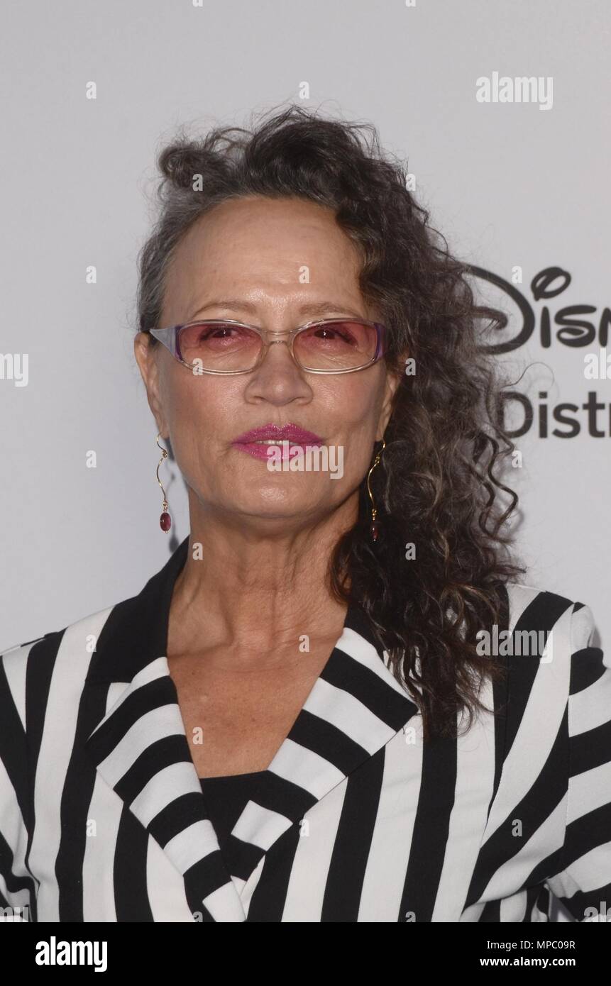 Burbank, CA. 20 mai, 2018. Rena Owen aux arrivées pour Disney ABC Studios et Freeform, Les Upfronts International Walt Disney Studios Burbank, CA, 20 mai 2018. Credit : Priscilla Grant/Everett Collection/Alamy Live News Banque D'Images