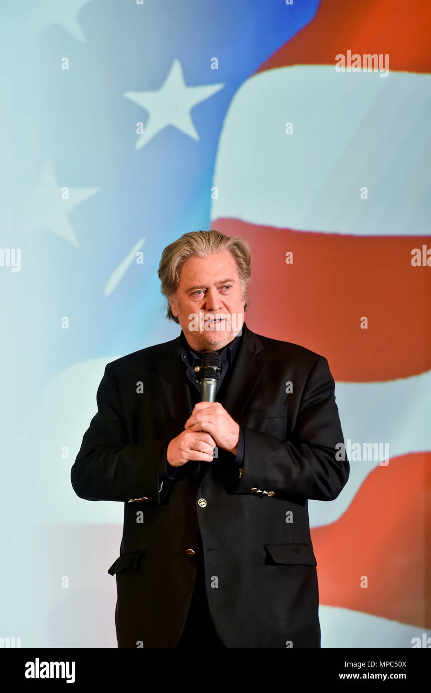 Prague, République tchèque. 22 mai, 2018. Réunion de discussion Steve Bannon (photo), ancien conseiller stratégique au président américain Donald Trump, et Lanny Davis, ancien conseiller spécial à Maison Blanche et un partisan d'Hillary Clinton, de se concentrer sur les événements survenus aux États-Unis. Bannon et Davis visiter Prague, République tchèque sur l'invitation du groupe tchécoslovaque et holding industrielle CEVRO college, le 22 mai 2018. Photo : CTK Vit Simanek/Photo/Alamy Live News Banque D'Images