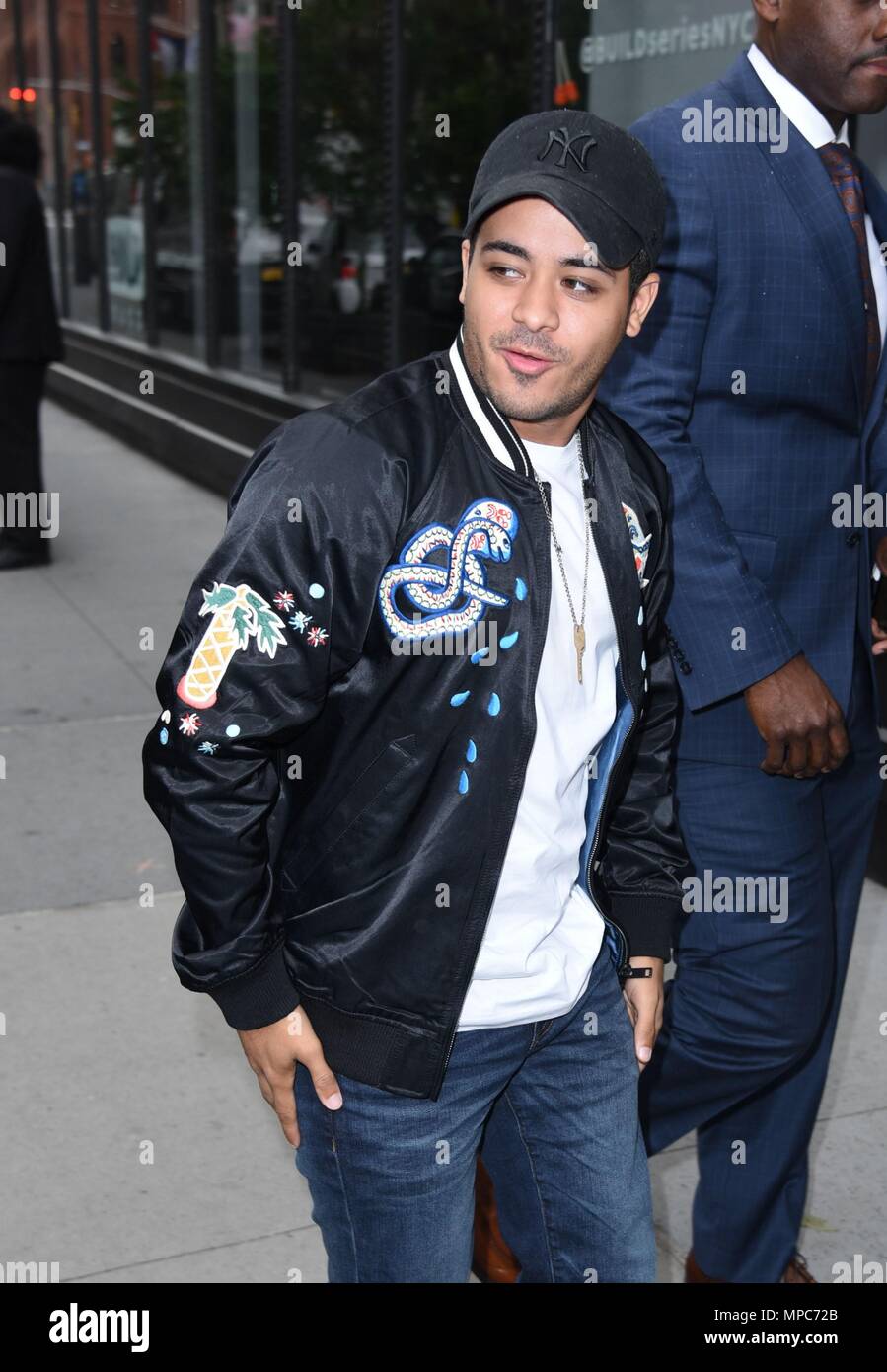 New York, NY, USA. 22 mai, 2018. Christian Navarro, vu à construire pour promouvoir la série 13 RAISONS POURQUOI dehors et environ pour la célébrité Candids - TUE, New York, NY 22 mai 2018. Credit : Derek Storm/Everett Collection/Alamy Live News Banque D'Images