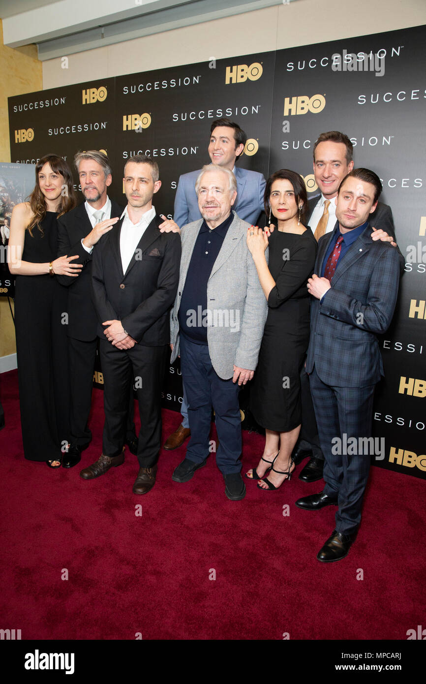 New York, NY - 22 mai 2018 : Natalie Gold, Alan Ruck, Jeremy Strong, Nicholas Braun, Brian Cox, Hiam Abbass, Matthew Macfadyen, Kieran Culkin, J. Smith-Cameron assister à la relève en première mondiale au théâtre HBO Time Warner Center Crédit : lev radin/Alamy Live News Banque D'Images