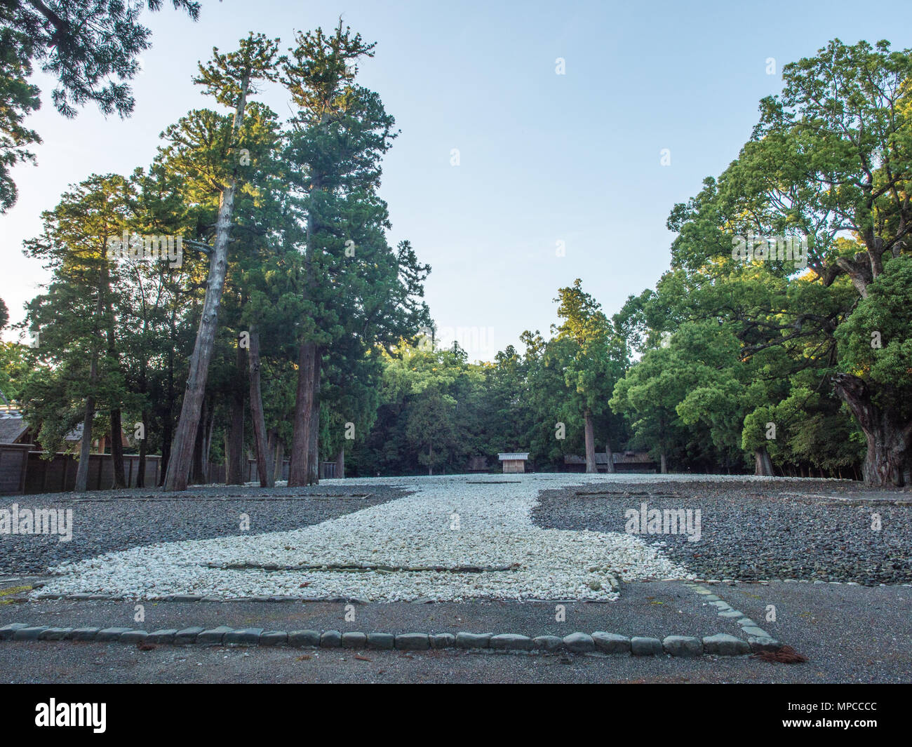 Goshoden Kodenchi sanctuaire principal salon et oi-ya bâtiment contenant shin-no-mihashira pôle central sacré, Geku, Ise Jingu, Mie, Japon Banque D'Images