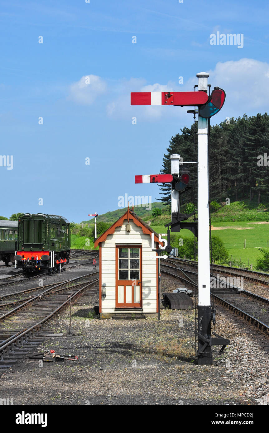 Les signaux de sémaphore à Weybourne, North Norfolk Railway, England, UK Banque D'Images