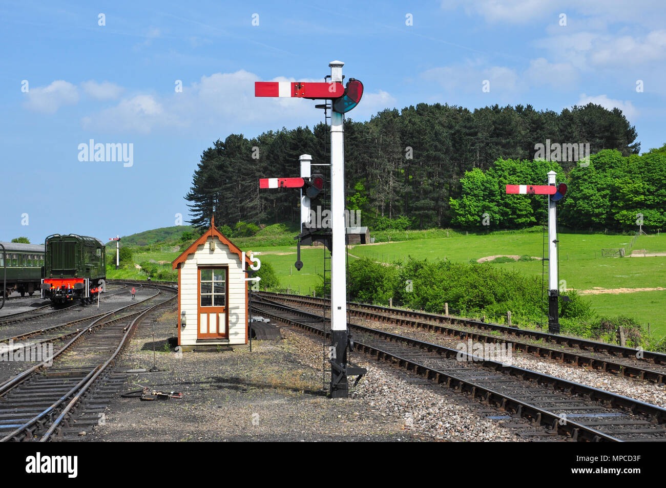 Les signaux de sémaphore à Weybourne, North Norfolk Railway, England, UK Banque D'Images