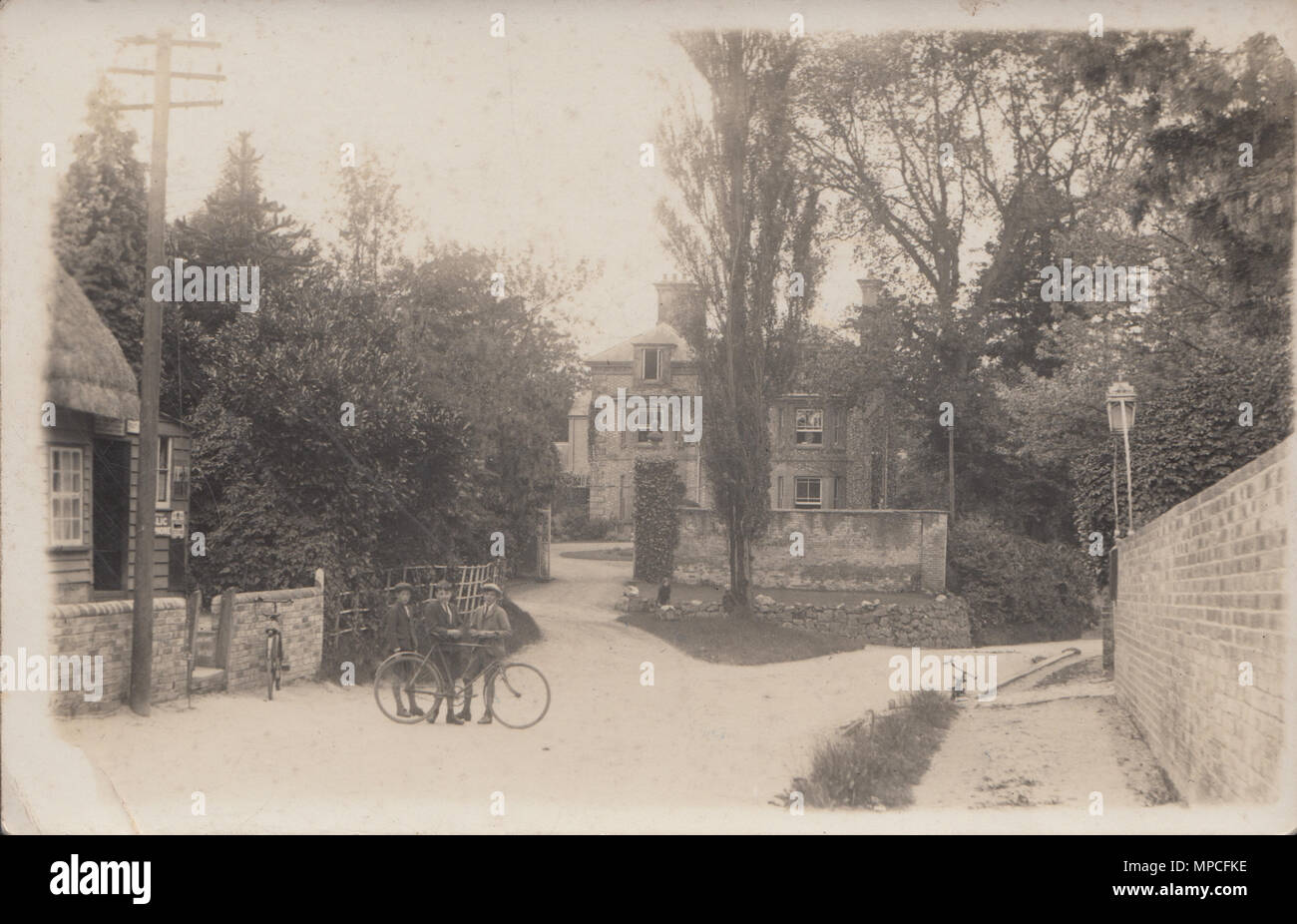 Vintage Photo de Scène de rue et La Poste en Lilbourne Milton, Wiltshire, England, UK Banque D'Images