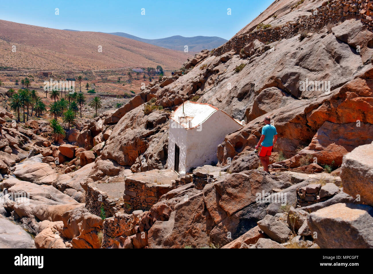 Ermita de la Pena chapelle située dans une dramatique rocky Barranco de la gorge de Penitas sur Fuerteventura, Espagne Banque D'Images