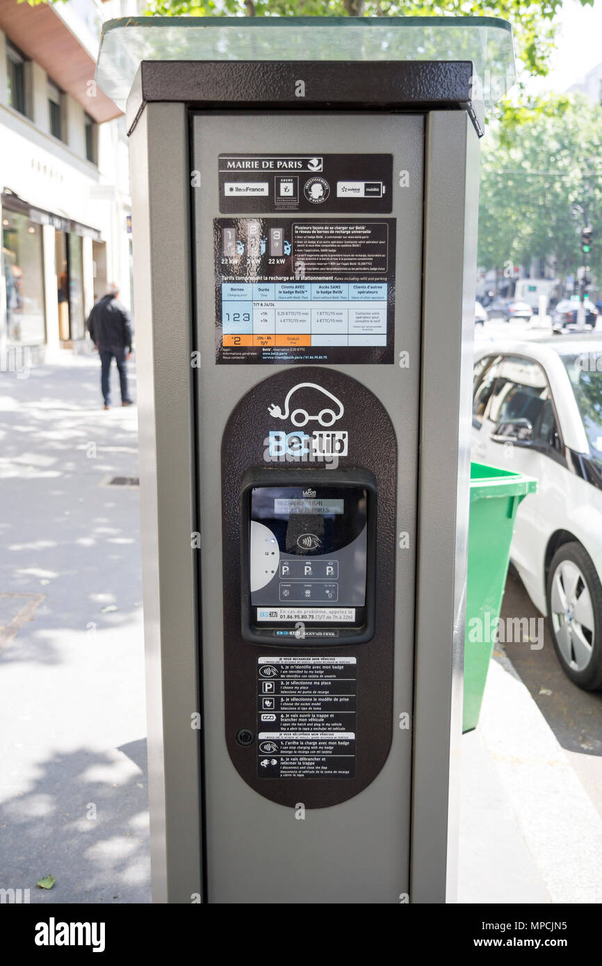 Belib est un nouveau réseau de stations de recharge électrique à Paris  Photo Stock - Alamy