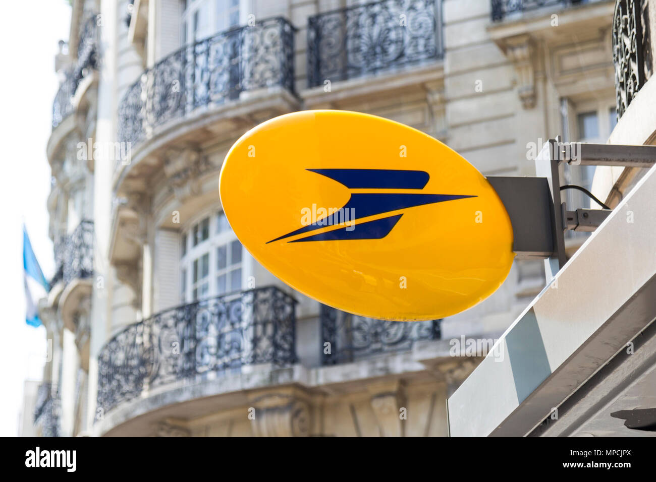 La Poste, le service postal français en dehors de signer la vente au détail Banque D'Images