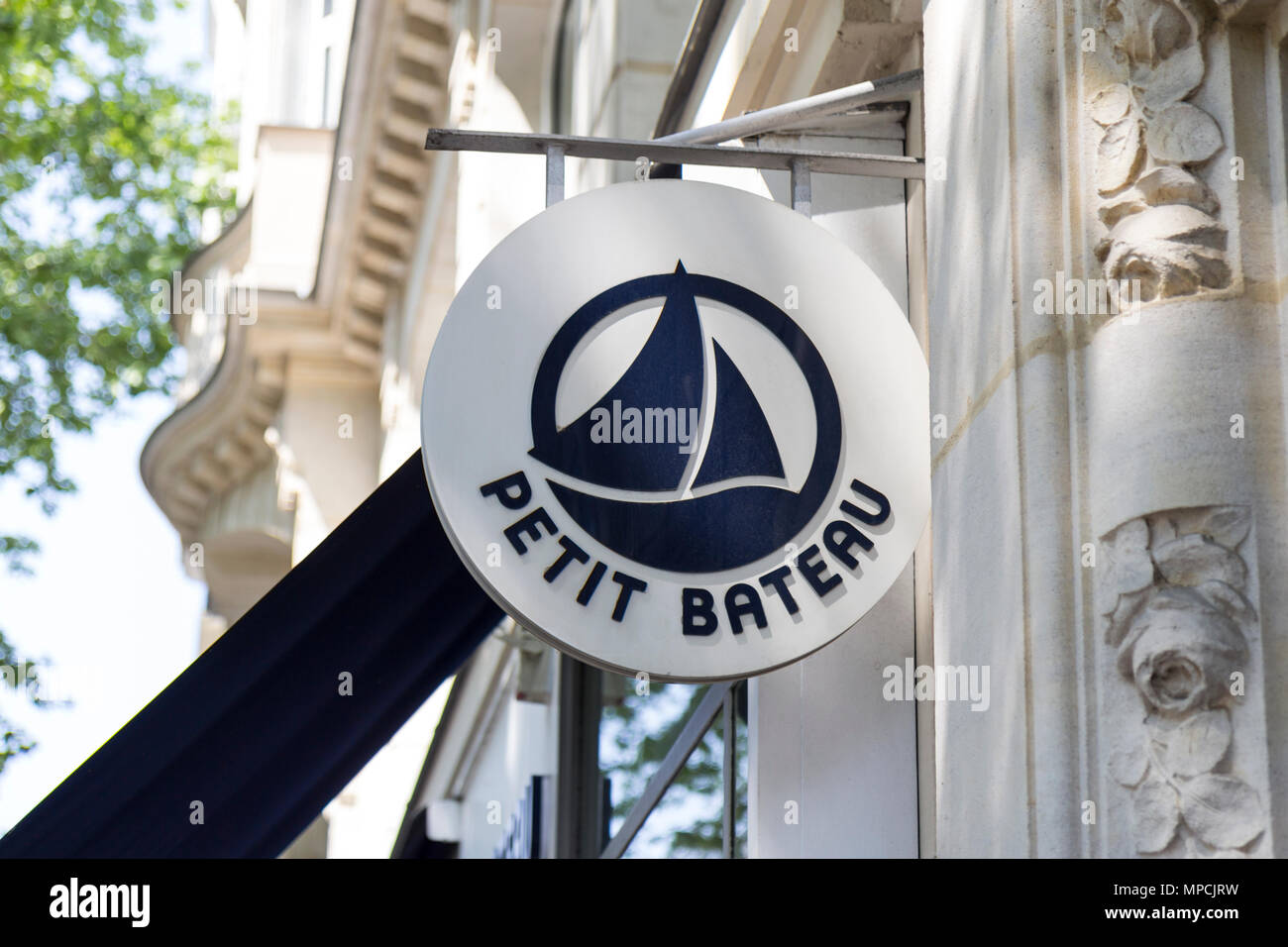 Signe de Petit Bateau, boutique à Paris France Banque D'Images