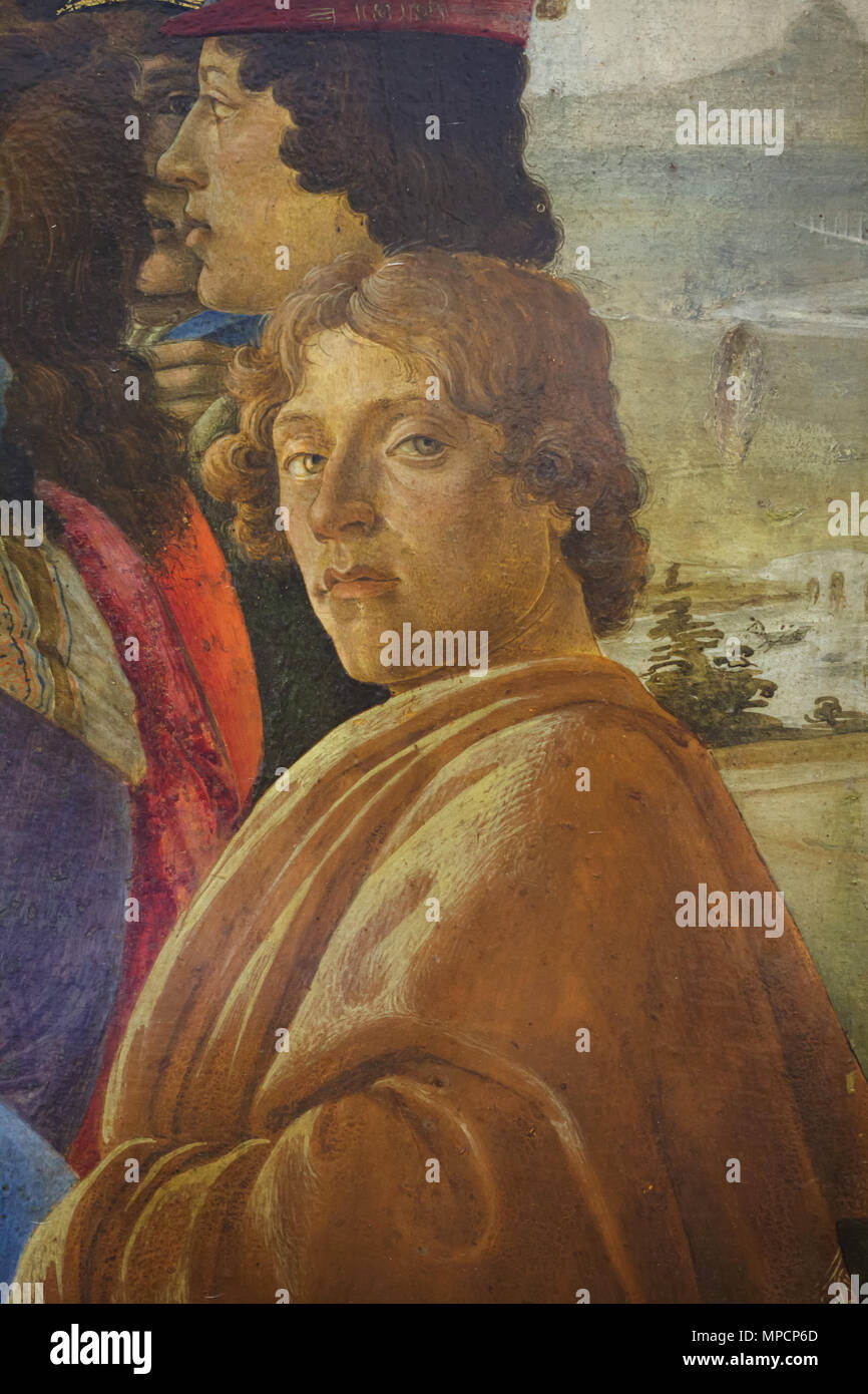 Probablement l'auto-portrait du peintre italien Sandro Botticelli. Détail de l'œuvre 'Adoration des Mages' par Sandro Botticelli daté de circa 1475 sur l'affichage dans la galerie des Offices (Galleria degli Uffizi), à Florence, Toscane, Italie. Banque D'Images