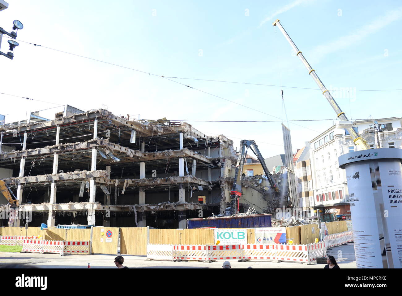 Dortmund, Ruhr, Rhénanie du Nord-Westphalie, Allemagne - 16 Avril 2018 : Début des travaux de démolition de la Place de Londres près de Kamp street Banque D'Images