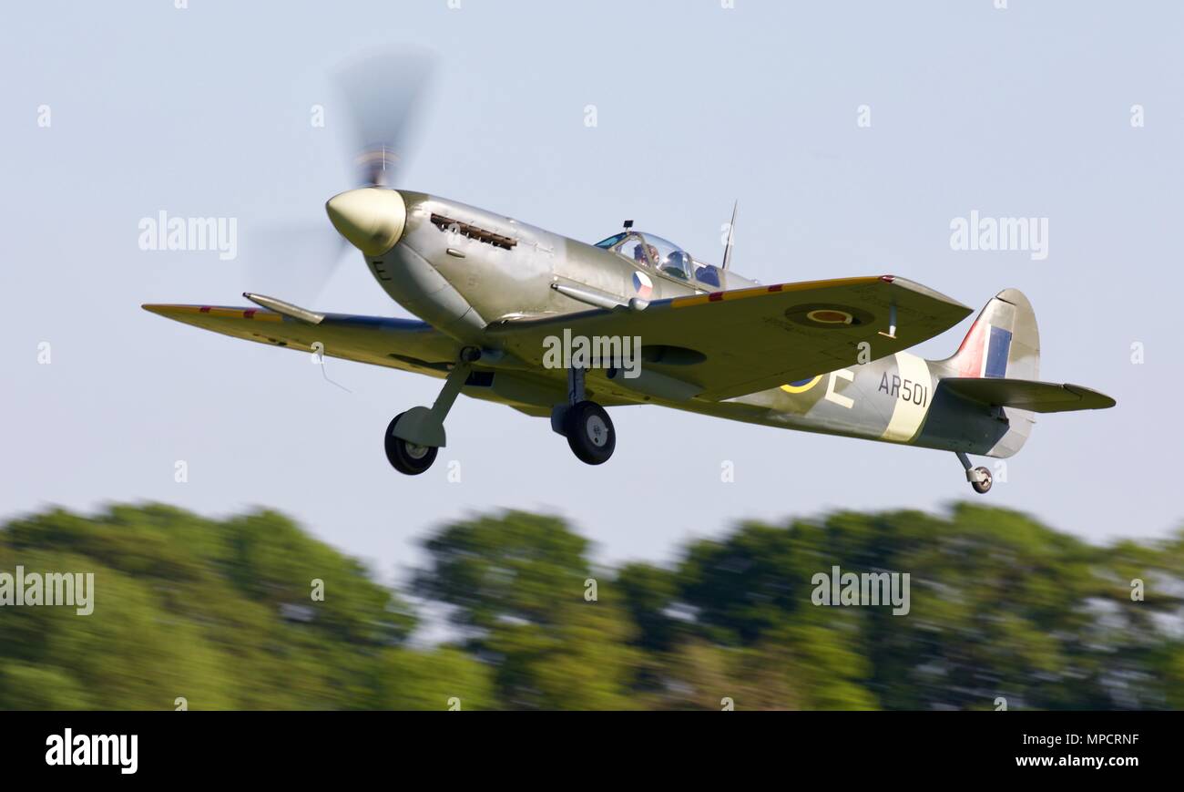 AR Spitfire501 qui décolle de l'Airshow en soirée le samedi 19 mai 2018 Banque D'Images