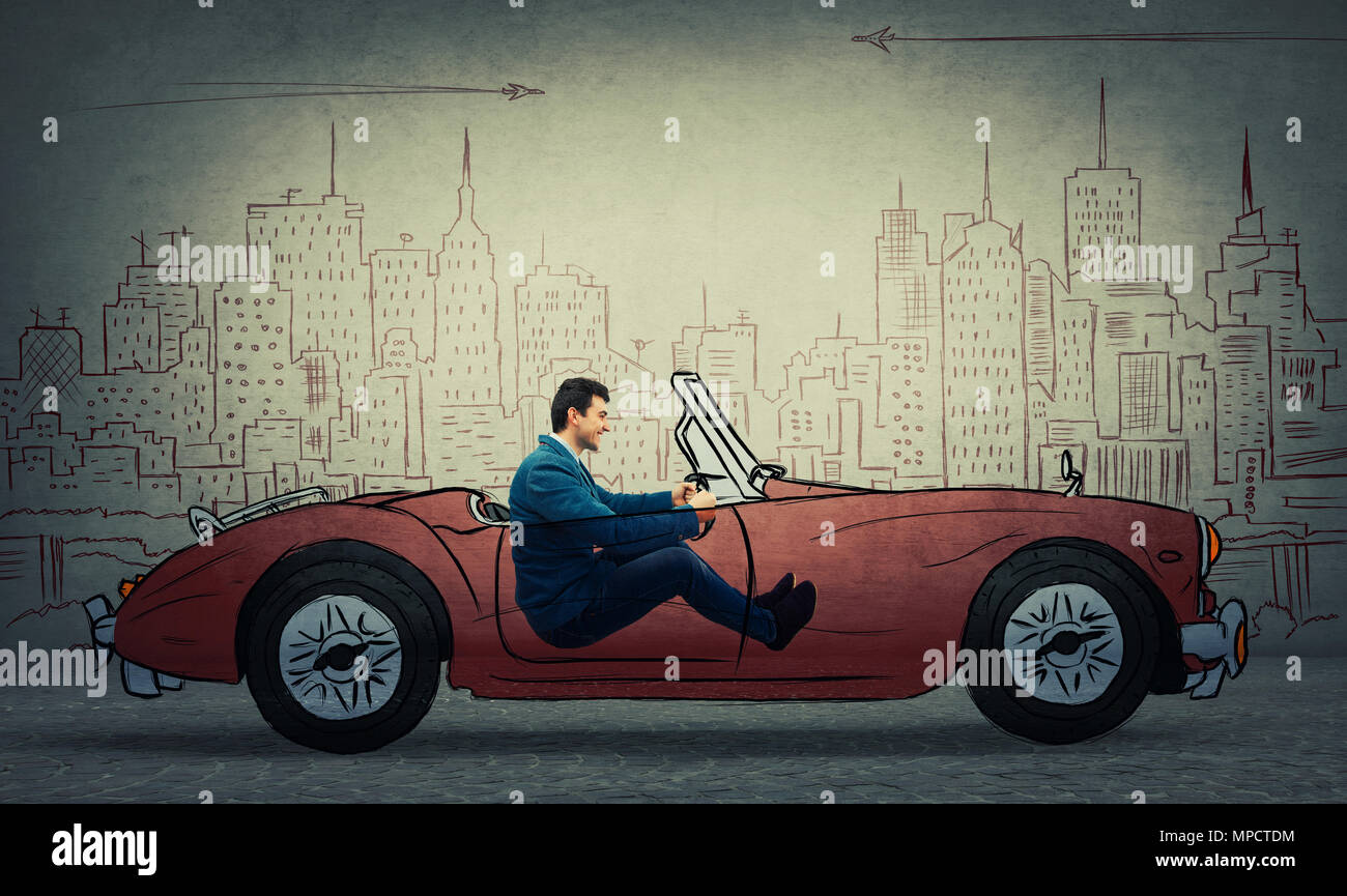 Portrait de profil d'un jeune businessman au volant d'une voiture de course dessiné dans une ville imaginaire isolé sur fond de mur gris. Banque D'Images