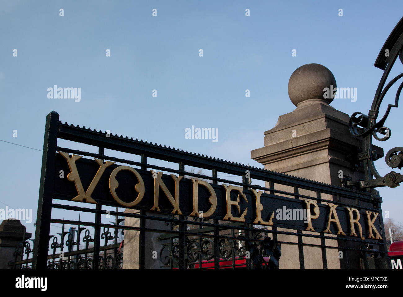 15 février 2015 Amsterdam, Pays-Bas Porte du Vondelpark witf lettres Banque D'Images