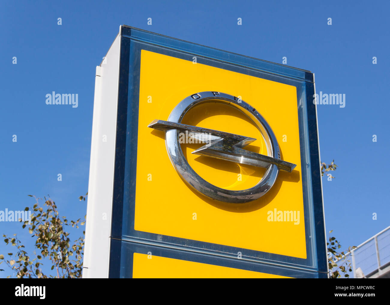 Amsterdam, Pays-Bas-octobre 2, 2015 : Opel signe devant un Garage Opel Banque D'Images