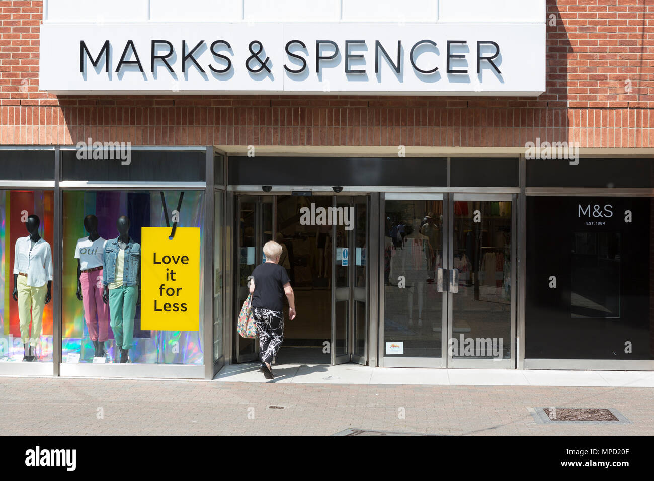 L'entrée d'une boutique Marks et Spencer sur un British high street Banque D'Images