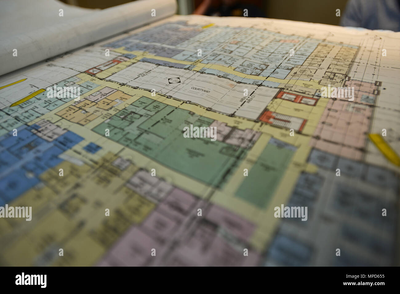 Une carte de la nouvelle 20e Groupe médical bâtiment est situé sur un comptoir à Shaw Air Force Base, S.C., le 3 février 2017. Le nouveau bâtiment de l'OMD 20 devrait offrir un meilleur flux des patients, l'amélioration de l'expérience de soins et l'augmentation des économies d'énergie. Bureaux périphériques tels que la pédiatrie, santé publique, médecine et administration TRICARE vol ont été déplacés dans les nouvelles installations pour que les patients n'auront plus à se rendre à plusieurs bâtiments. (U.S. Air Force photo par un membre de la 1re classe Kelsey Tucker) Banque D'Images